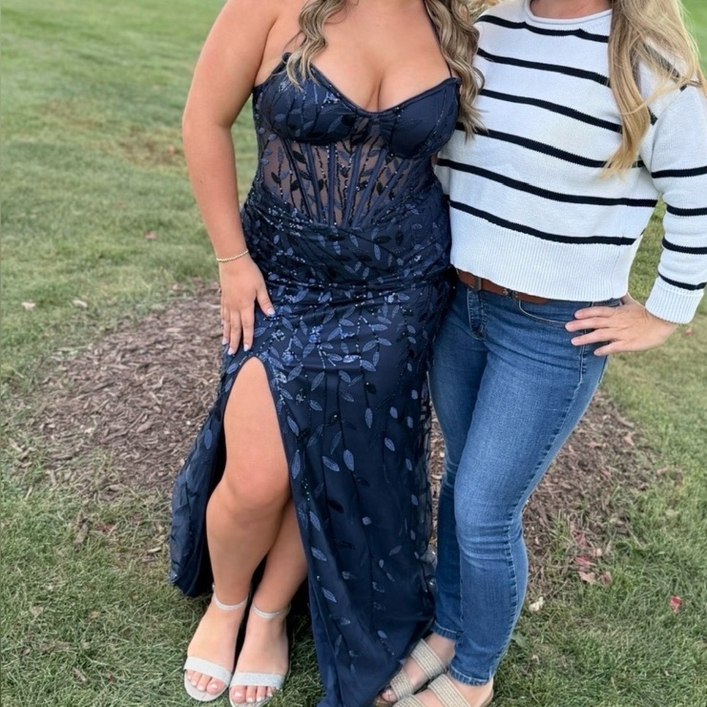 Elegant Navy Blue Prom Dress with Floral Design